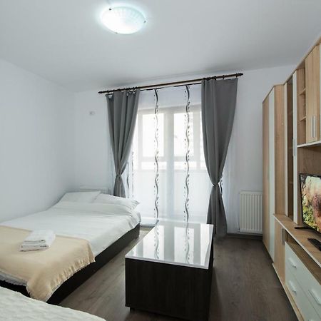 Apartamento Rezident Militari Chiajna Exterior foto